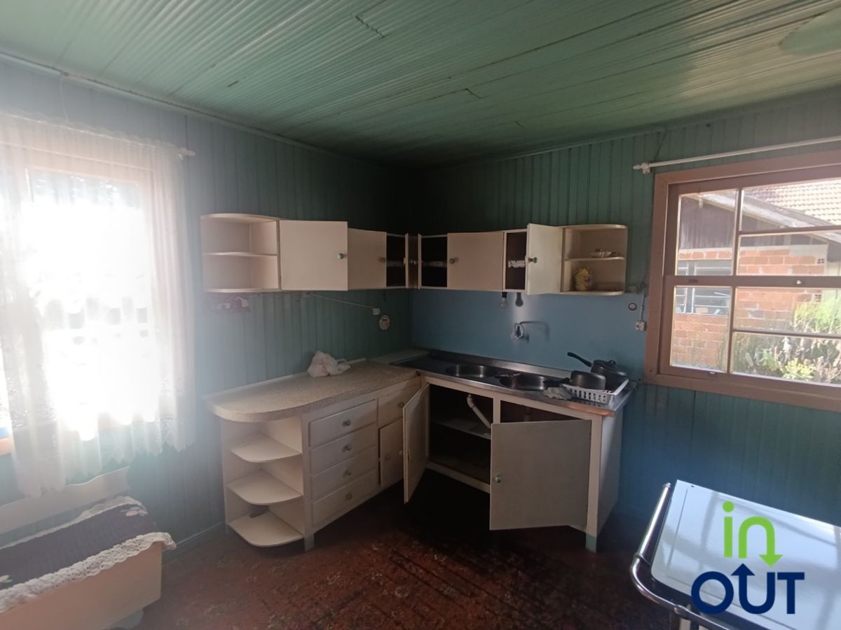 Casa de madeira com 3 quartos semi mobiliada em Canela