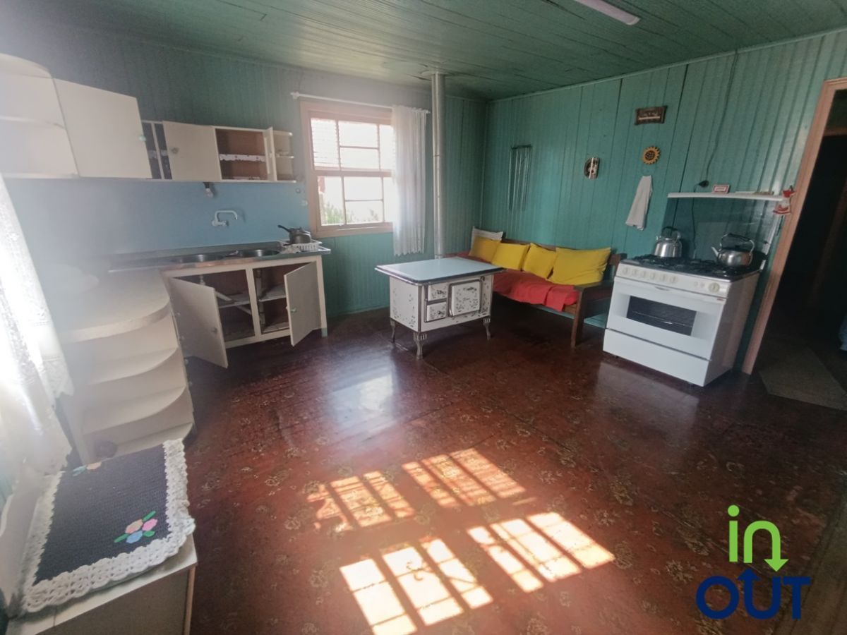 Casa de madeira com 3 quartos semi mobiliada em Canela