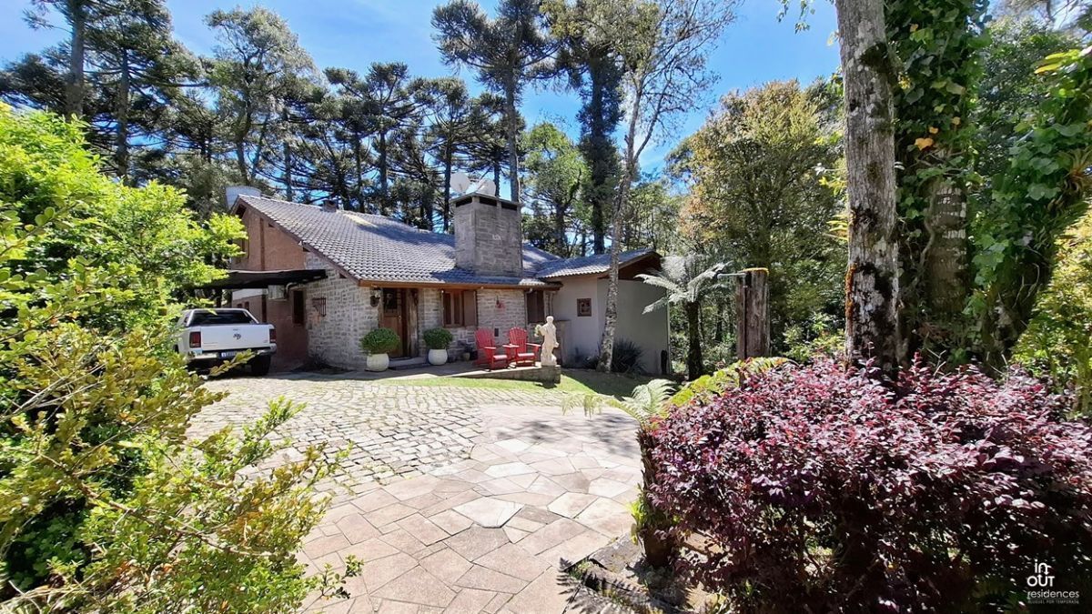 Belíssima  Casa 3 Dormitórios na Vila Suzana em Canela