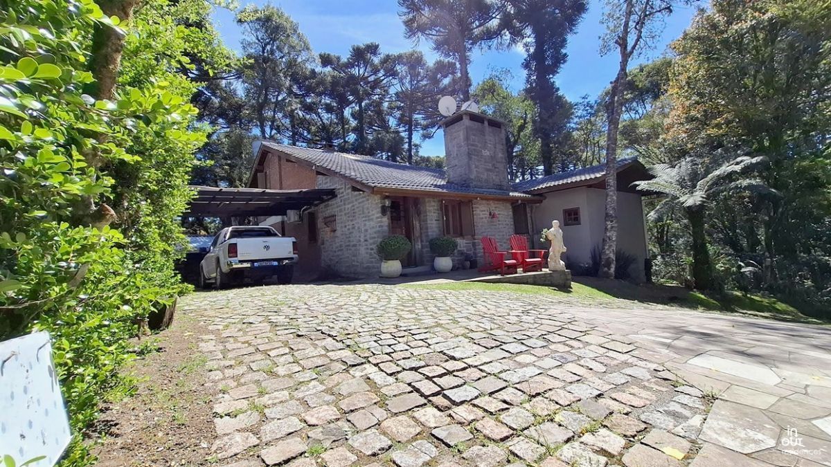 Belíssima  Casa 3 Dormitórios na Vila Suzana em Canela