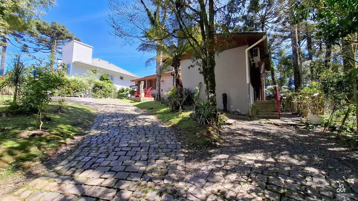 Belíssima  Casa 3 Dormitórios na Vila Suzana em Canela
