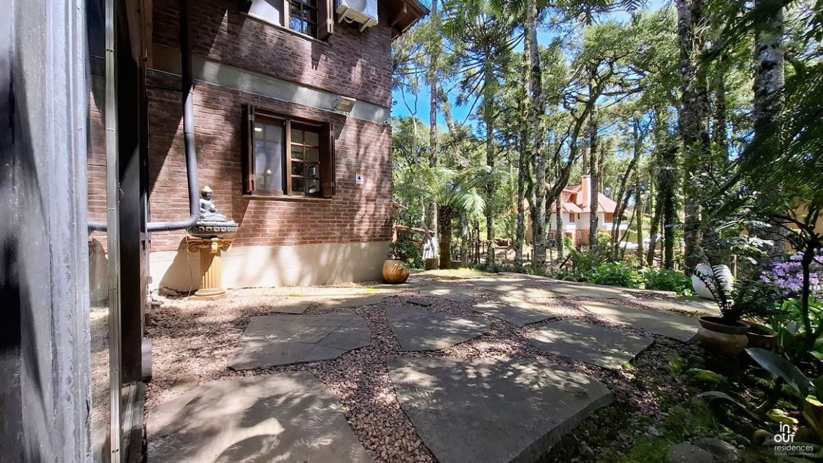 Belíssima  Casa 3 Dormitórios na Vila Suzana em Canela