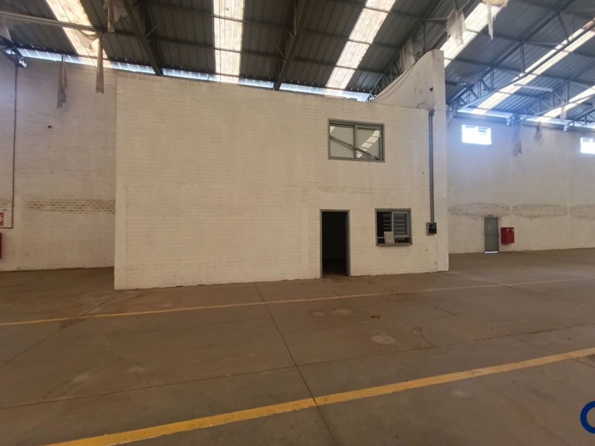 Pavilhão Comercial - Industrial em Gramado, espaço Amplo e Estratégico